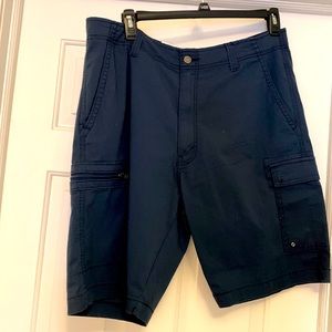 Mens Navy 36 cargo shorts Levi’s